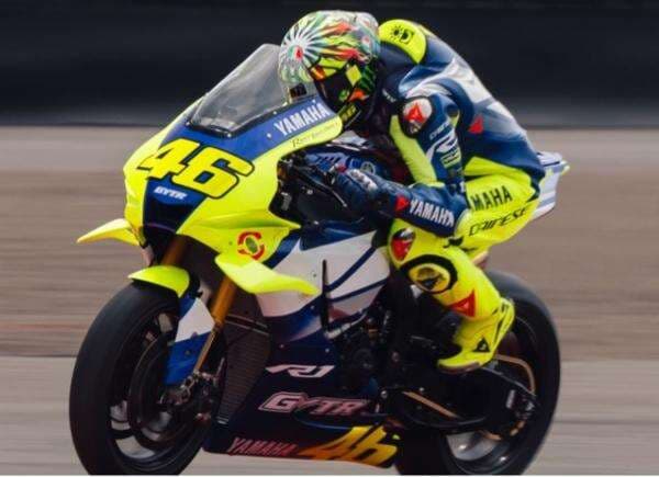 Bukan Sekadar Pantau Tim, Valentino Rossi Pamer Aksi di Sirkuit Mandalika