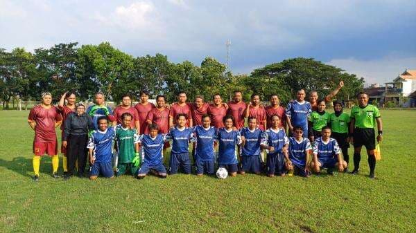 Pererat Silaturahmi, Jurnalis Bojonegoro dan Blora Gelar Laga "Fun Football"