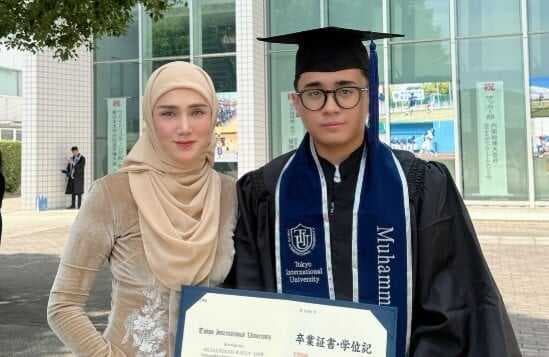 Mulan Jameela Bahagia Putra dan Putrinya Sukses Kuliah di Luar Negeri