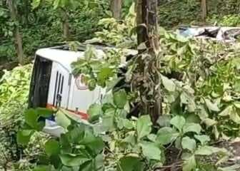 Kecelakaan Bus Anggun Krida Masuk Jurang 20 Meter di Bondowoso, 11 Penumpang Terluka