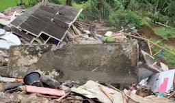 Akibat Cuaca Ekstrim 4 Rumah di Lebak Rusak Parah Terdampak Hujan dan Longsor