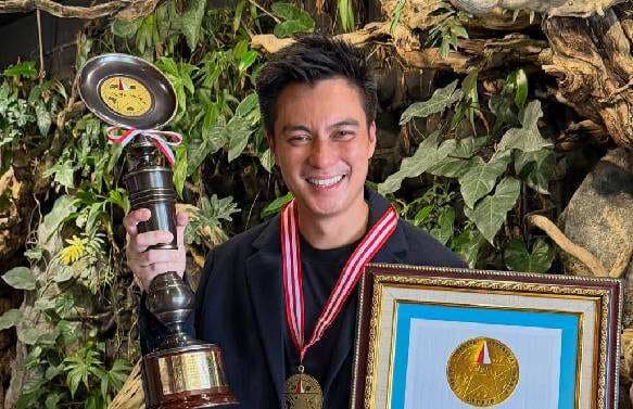 24 Tahun Berkarya, Baim Wong Raih Lifetime Achievement Award! 24 Tahun Berkarya, Baim Wong Raih Lifetime Achievement Award!
