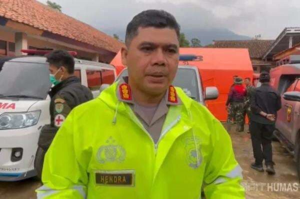 Update Longsor Cisarua Bandung Barat, Tim DVI Polri Terima 25 Kantong Jenazah