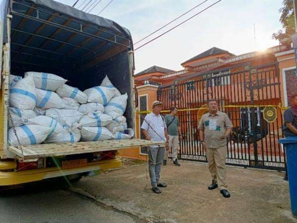 Polda Riau Gerebek Gudang Ilegal Barang Bekas di Batam, Ini Temuannya