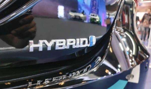 Berkendara Pakai Mobil Hybrid, Ini Hal Penting Harus Diperhatikan agar Aman Berkendara Pakai Mobil Hybrid, Ini Hal Penting Harus Diperhatikan agar Aman