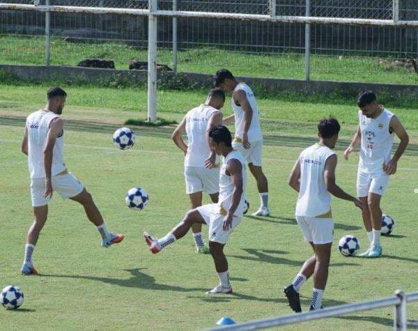 Krisis Pemain Jelang Laga Krusial: Persib Bandung Tanpa Tiga Pilar saat Jamu Dewa United