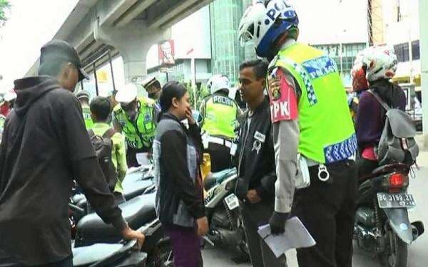 Operasi Zebra 2025 Dimulai Hari Ini, Pengguna Knalpot Brong hingga Terobos Lampu Merah bakal Ditindak Operasi Zebra 2025 Dimulai Hari Ini, Pengguna Knalpot Brong hingga Terobos Lampu Merah bakal Ditindak