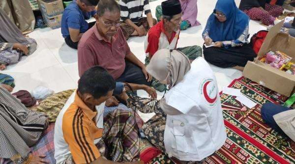 Daerah Terisolir, Posko Kesehatan di Pidie Jaya Layani Korban Banjir Bandang hingga Dini Hari