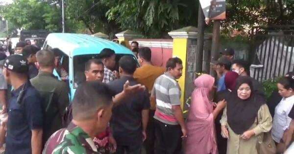 Seorang Pria Asal Makassar Ditemukan Tewas Dalam Angkot di Gowa Seorang Pria Asal Makassar Ditemukan Tewas Dalam Angkot di Gowa