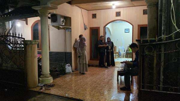 Suasana Haru di Rumah Keluarga Penumpang Pesawat ATR yang Hilang Kontak di Makassar