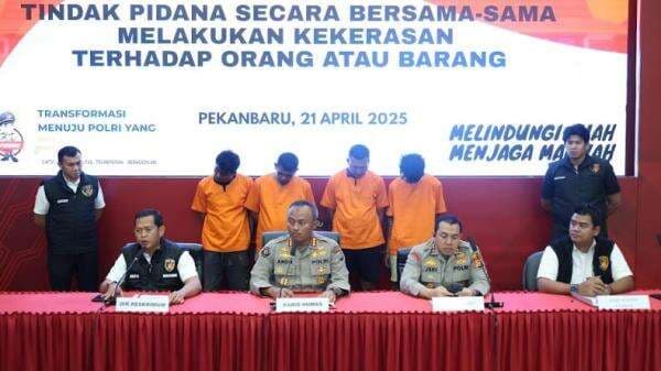 4 Debt Collector yang Ngamuk di Polsek Bukit Raya Ditangkap, Termasuk Pentolannya 4 Debt Collector yang Ngamuk di Polsek Bukit Raya Ditangkap, Termasuk Pentolannya