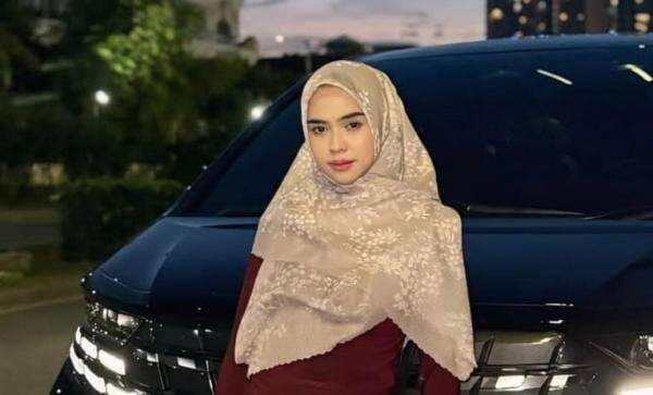 Ria Ricis Kesulitan Beri Bantuan Korban Banjir di Sumut: Jalanan Dipenuhi Lumpur