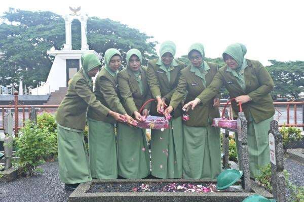 Ziarah Makam Pahlawan, Pendam IV/Diponegoro Teguhkan Soliditas Satuan