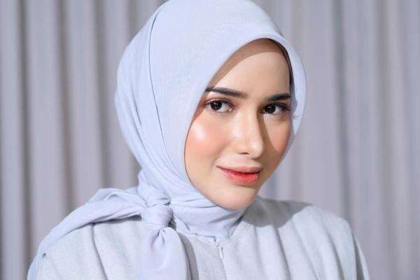 Curhat Dilan Janiyar, Diperas dan Diselingkuhi Suami Pengangguran Berkali-kali Curhat Dilan Janiyar, Diperas dan Diselingkuhi Suami Pengangguran Berkali-kali