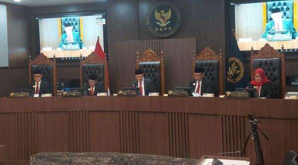 DKPP Desak KPU-Bawaslu Ganti Penyelenggara yang Telah Diberhentikan DKPP Desak KPU-Bawaslu Ganti Penyelenggara yang Telah Diberhentikan