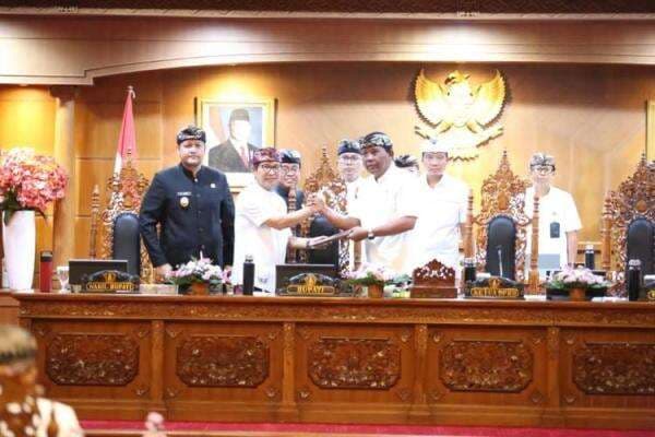 Bupati Badung Sampaikan LKPJ 2024 Tepat Waktu, Ketua DPRD Beri Apresiasi Bupati Badung Sampaikan LKPJ 2024 Tepat Waktu, Ketua DPRD Beri Apresiasi