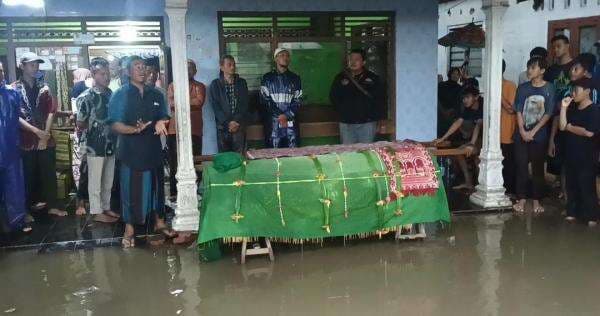 Hujan Deras dan Banjir Warnai Pemakaman Bocah Tewas dalam Karung di Pemalang