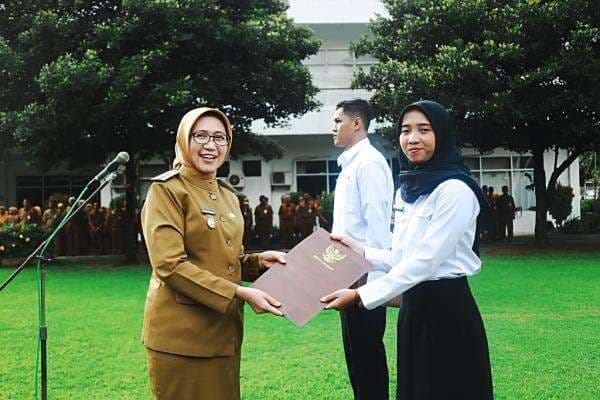 100 CPNS Kabupaten Lumajang Resmi Terima SK Pengangkatan 100 CPNS Kabupaten Lumajang Resmi Terima SK Pengangkatan