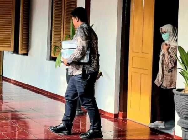 Jadi Saksi Kasus Korupsi, Eks Bupati Blitar Mak Rini Mohon Maaf Jadi Saksi Kasus Korupsi, Eks Bupati Blitar Mak Rini Mohon Maaf