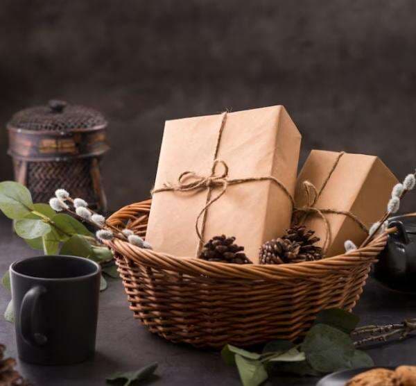 Apa Perbedaan Hampers dan Parcel?