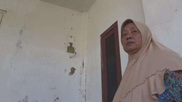 Hidup Sebatang kara, Nenek Penjual Gorengan di Jombang Kaget Dapat Tagihan Listrik Rp12 Juta Hidup Sebatang kara, Nenek Penjual Gorengan di Jombang Kaget Dapat Tagihan Listrik Rp12 Juta