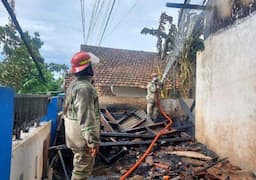 Korsleting Listrik, Ruang Guru di SDN Pakel 1 Bareng Jombang Hangus Dilalap Api