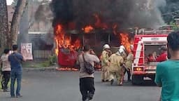 Kebakaran Bus Trans Semarang di Depan RS Cepoko, Warga Panik