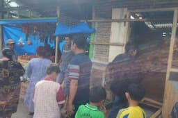 Ngeri! Pria Bersenjata Parang Mengamuk Rusak Kios di Pasar Polewali Mandar