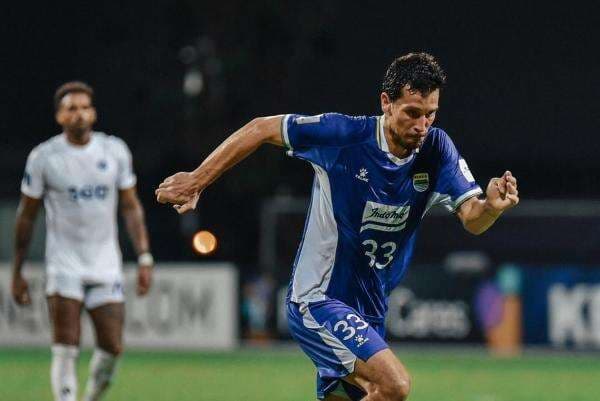 Thom Haye Curhat Jelang Malut United vs Persib Bandung: Laga Sulit dan Perjalanan Jauh!