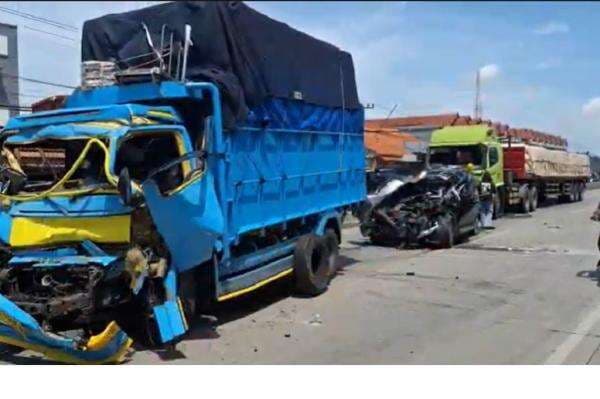 Kecelakaan Beruntun 6 Kendaraan di Jalur Pantura Pemalang, 3 Orang Luka-Luka