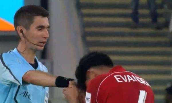 Viral Evandra Florasta Salim dengan Wasit usai Lolos Piala Dunia U-17 2025 Viral Evandra Florasta Salim dengan Wasit usai Lolos Piala Dunia U-17 2025