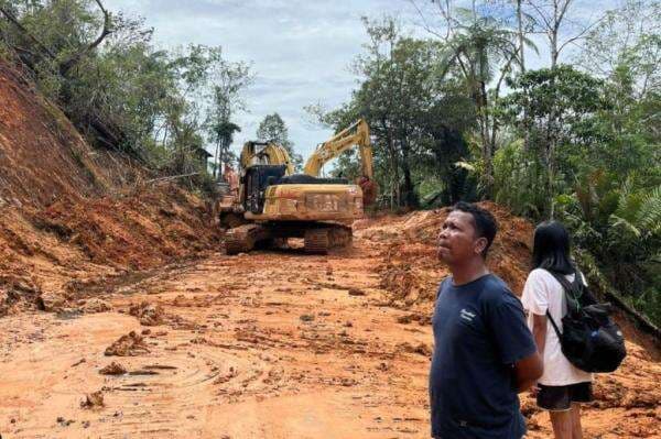 Alat Berat Dikerahkan Buka Akses Darat di Jalur Perbatasan Taput-Tapteng