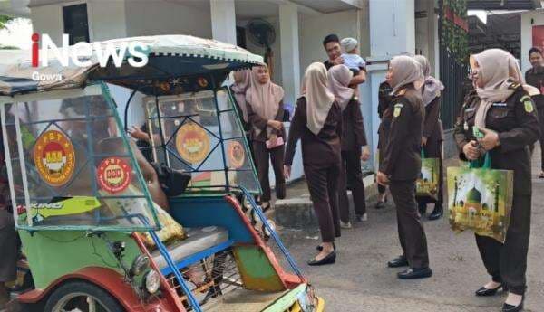 Gelar Tausiyah dan Buka Bersama, Kejari Takalar Berbagi Ketukang Bentor dan Warga Gelar Tausiyah dan Buka Bersama, Kejari Takalar Berbagi Ketukang Bentor dan Warga