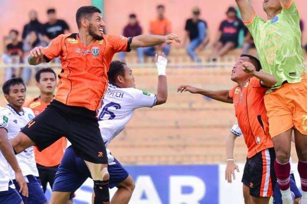 Hujan Kartu Warnai Duel Panas Persibo vs Persiku di Babak Play Off Liga 2