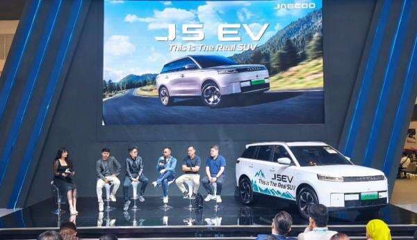 Bukukan 6.000 Pemesanan, Jaecoo Mulai Serahkan Unit J5 EV ke Konsumen