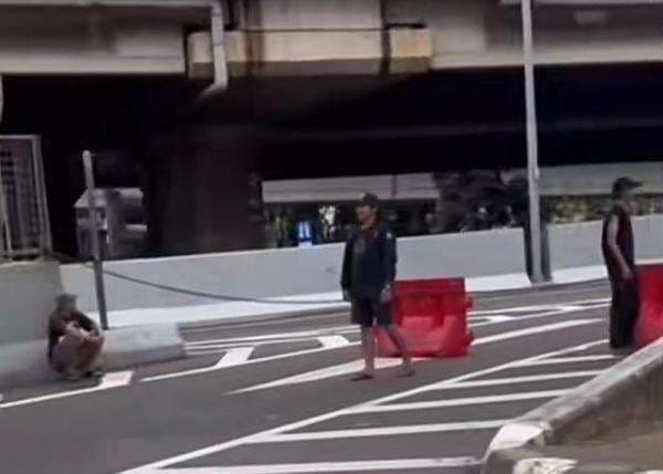 Viral Pak Ogah Tutup Exit Tol Rawa Buaya Jakbar Pakai Rantai, Polisi Tangkap 6 Orang