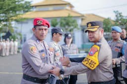 Berhasil Ungkap Sejumlah Kasus, 27 Anggota Polisi Polres Sampang Dapat Penghargaan