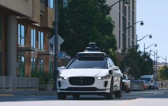 Taksi Otonom Canggih tapi Suka Ngambek: Mobil Tak Bisa Jalan jika Pintu Lupa Ditutup