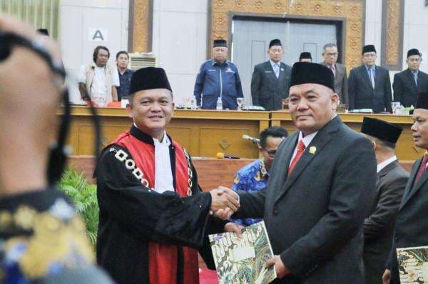 Pimpinan Definitif DPRD Kabupaten Babar Periode 2024-2029 Dilantik, Badri Samsu Jabat Ketua