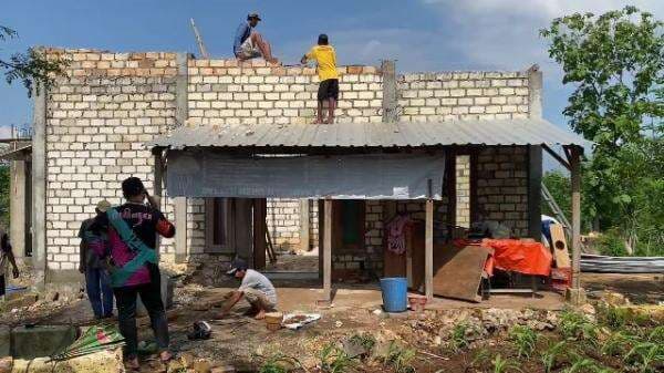 Diterjang Angin Puting Beliung, Atap Rumah Warga di Tuban Terbang Melayang