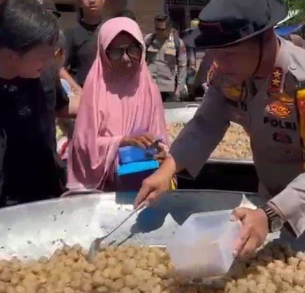 Bantu Warga Terdampak Bencana, Polda Sumbar Salurkan Ratusan Ribu Porsi Makanan