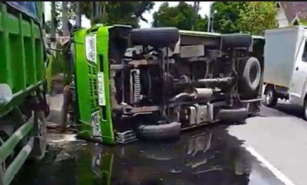 Kecelakaan Minibus Rombongan Santri Kediri Terguling di Tulungagung, 8 Luka-Luka