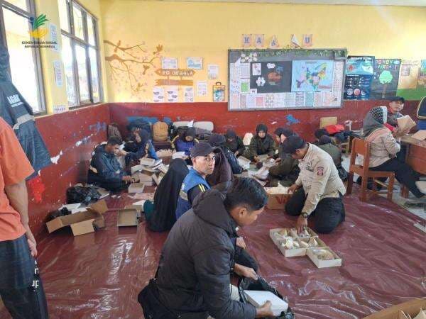 4.500 Porsi Makanan Disiapkan untuk Pengungsi Longsor Bandung Barat