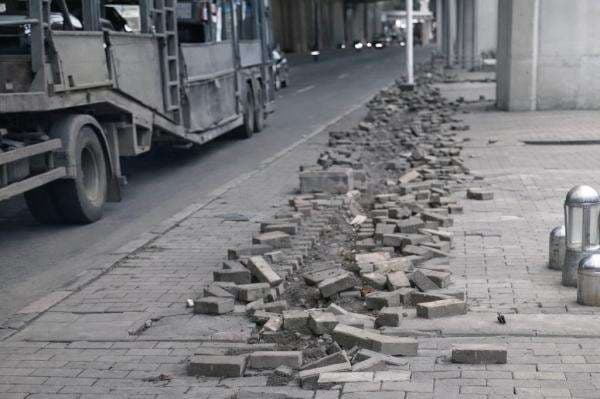 Maling Bongkar Konblok Curi Kabel Lampu Jalan di Jakut, Pramono: Tindak Tegas!