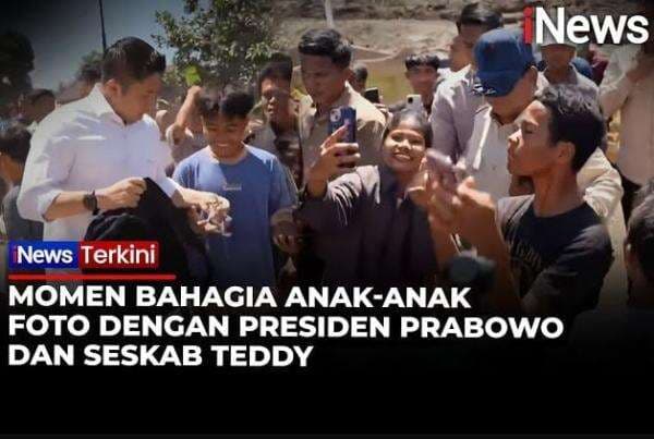 Momen Prabowo Tinjau Jembatan di Tapsel, Anak-Anak Senyum Ceria Bisa Foto dan Dapat Hadiah