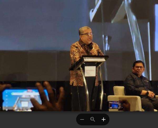 Fahri Hamzah: Banyak Pengantin Baru Masih Numpang di Rumah Mertua, Bingung Mau Malam Pertama di Mana Fahri Hamzah: Banyak Pengantin Baru Masih Numpang di Rumah Mertua, Bingung Mau Malam Pertama di Mana