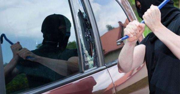 Heboh Pencurian di Parkiran Lapangan Padel Jaksel, Maling Pecahkan Kaca Mobil Heboh Pencurian di Parkiran Lapangan Padel Jaksel, Maling Pecahkan Kaca Mobil