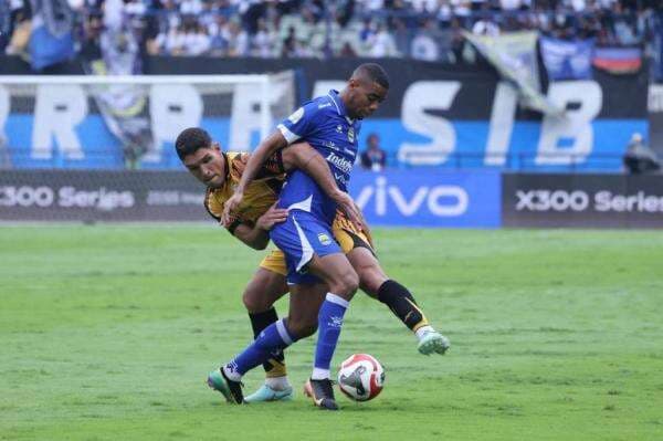 Ulliam Baros dan Julio Cesar Tak Tergantikan, Mesin Konsistensi Persib Juara Paruh Musim