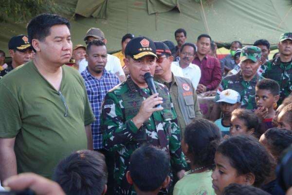 Panglima TNI dan Menteri PKP Meninjau Lokasi Terdampak Erupsi Gunung Lewotobi Laki-Laki di NTT