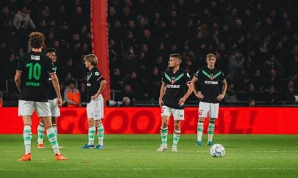 Mees Hilgers Tak Berkutik, FC Twente Dibantai PSV Eindhoven 1-6